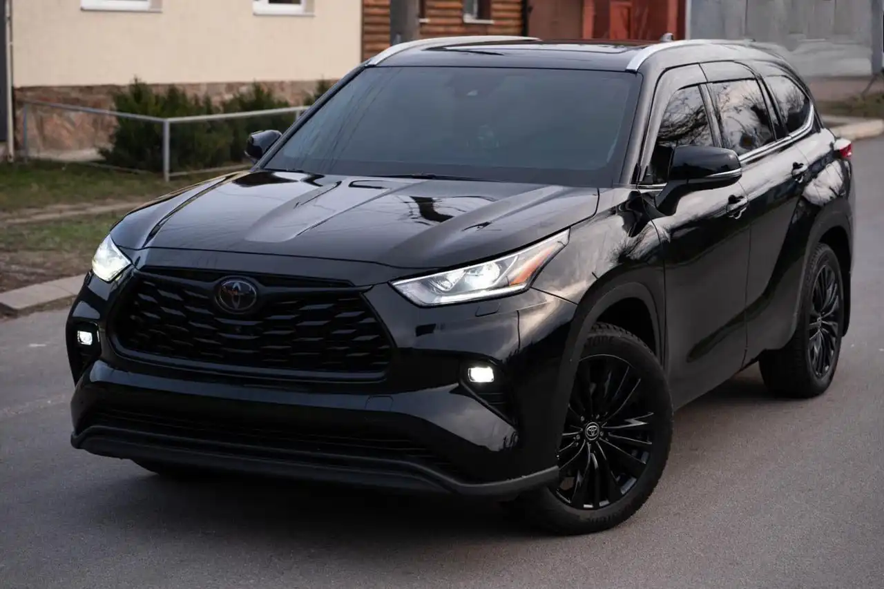 Toyota Highlander 2022 - Внедорожники (Авто) в Махачкала