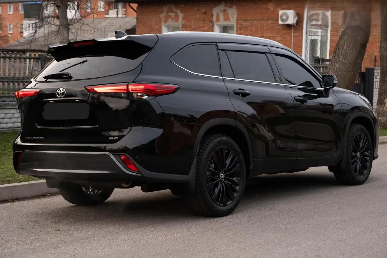 Toyota Highlander 2022 - Внедорожники (Авто) в Махачкала