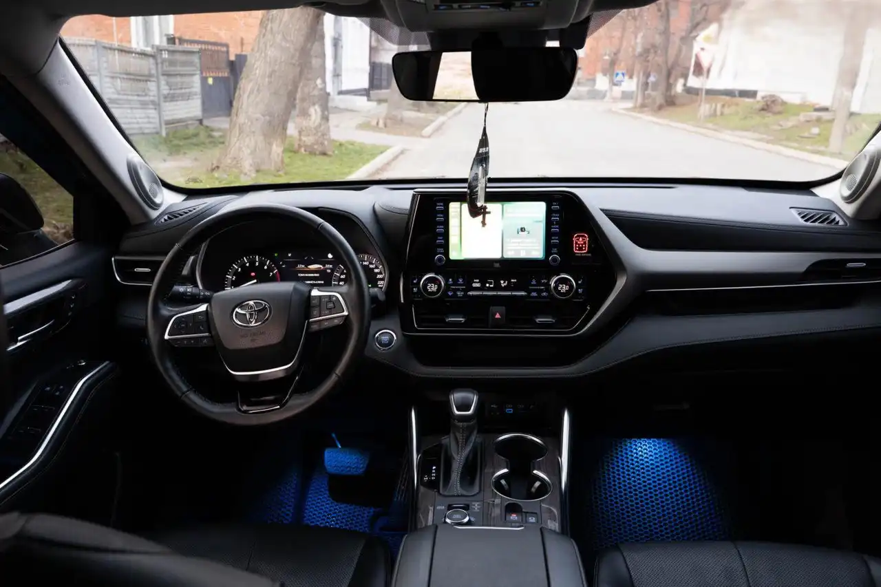 Toyota Highlander 2022 - Внедорожники (Авто) в Махачкала
