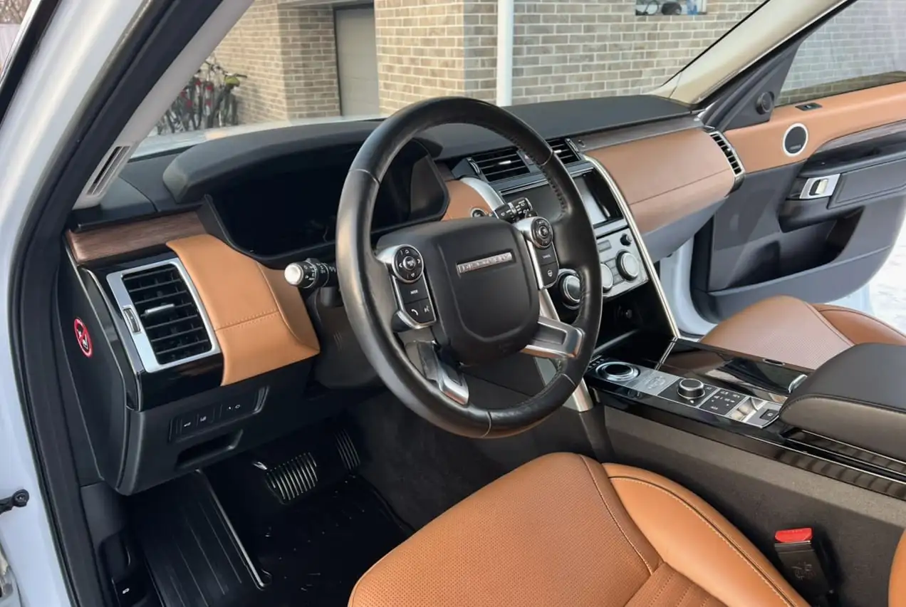 Land Rover Discovery 2018 года, 3.0 дизель, автомат, полный привод - Внедорожники (Авто) в Махачкала