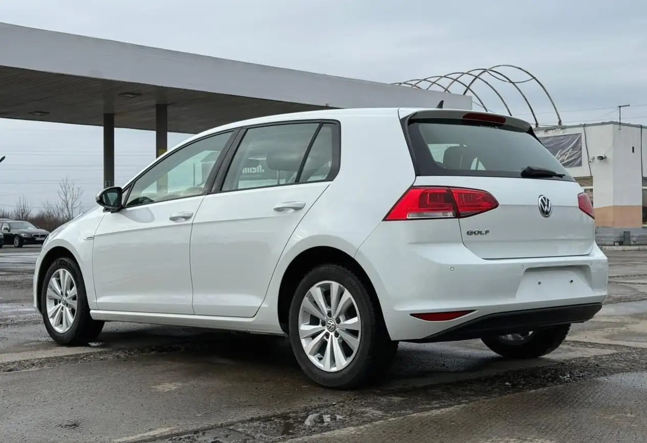 Продам Volkswagen Golf 2017 - Легковые автомобили (Авто) в Махачкала