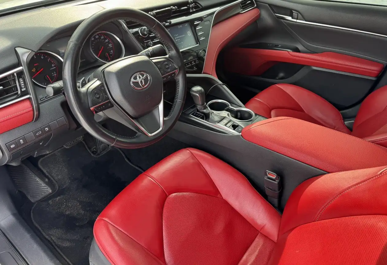 Toyota Camry 2018 с максимальной комплектацией - Легковые автомобили (Авто) в Махачкала
