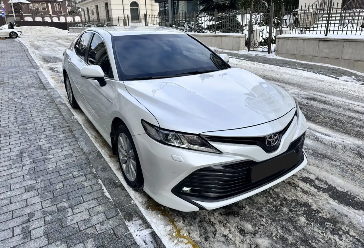 Продажа Toyota Camry 2020 года с автоматом и бензиновым двигателем 2.5 л - Легковые автомобили (Авто) в Махачкала