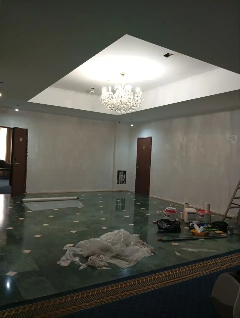 Малярные работы: шпаклевка, покраска, поклейка обоев