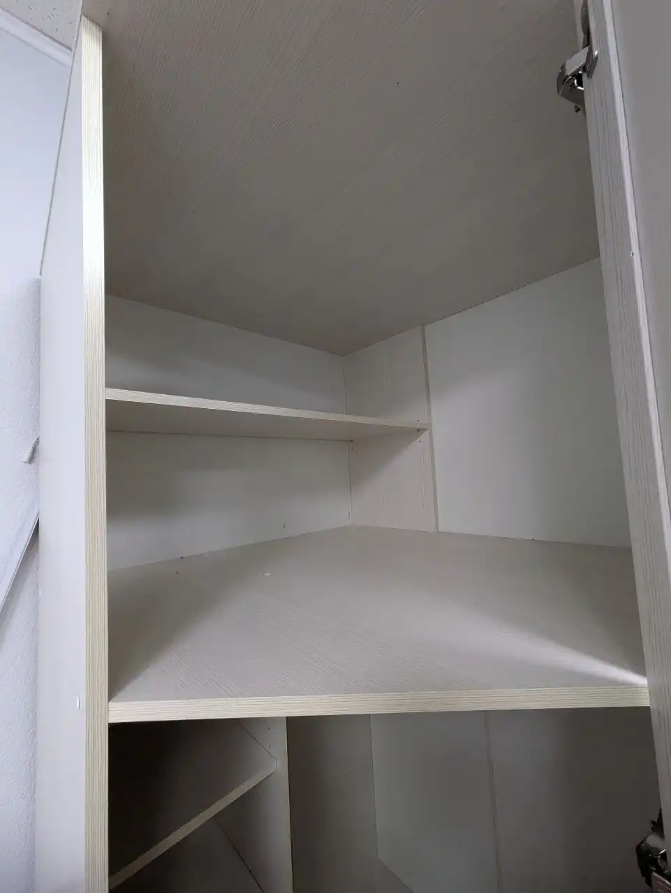 Продам угловой шкаф