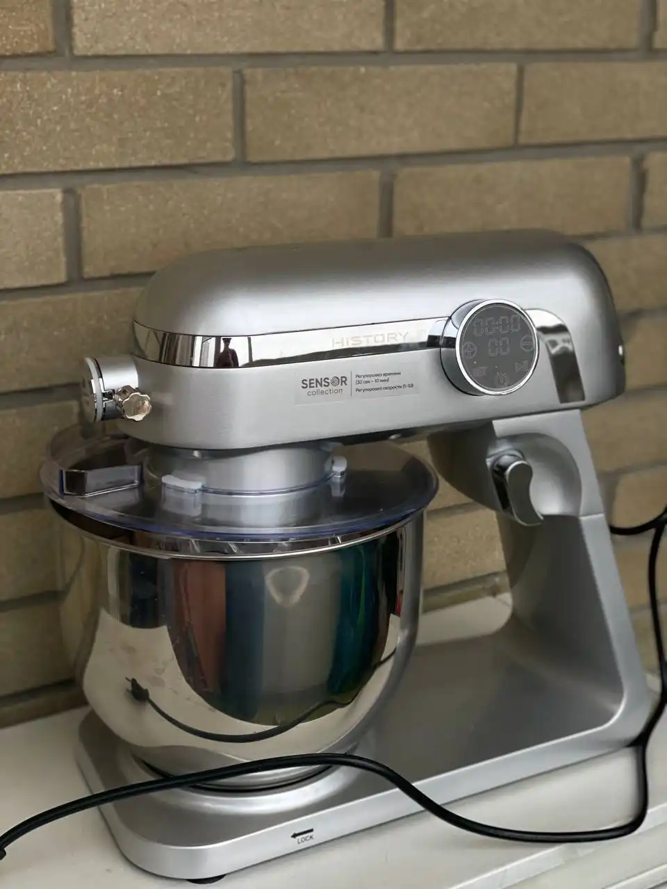 Планетарный миксер с насадками