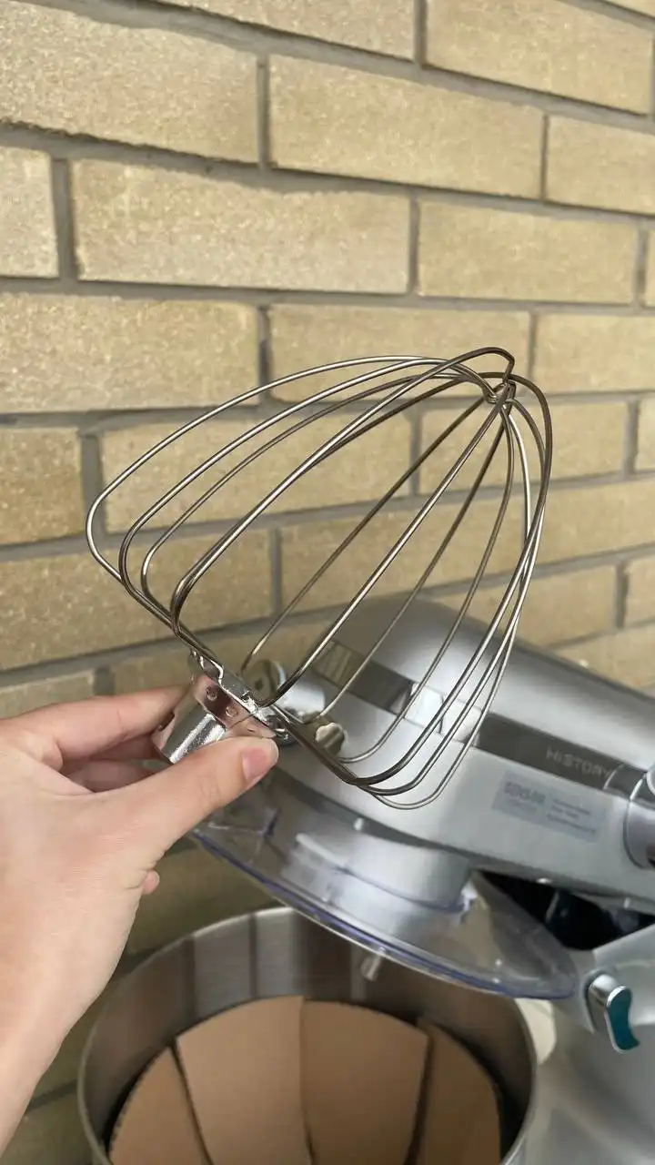 Планетарный миксер с насадками