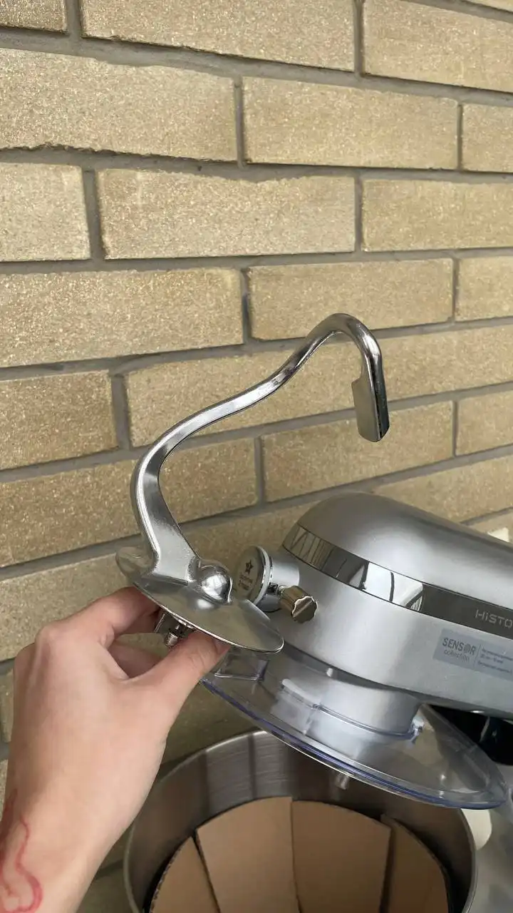 Планетарный миксер с насадками