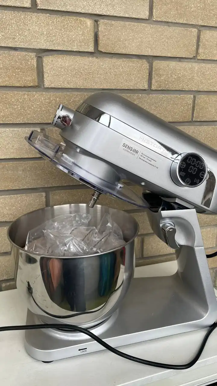 Планетарный миксер с насадками