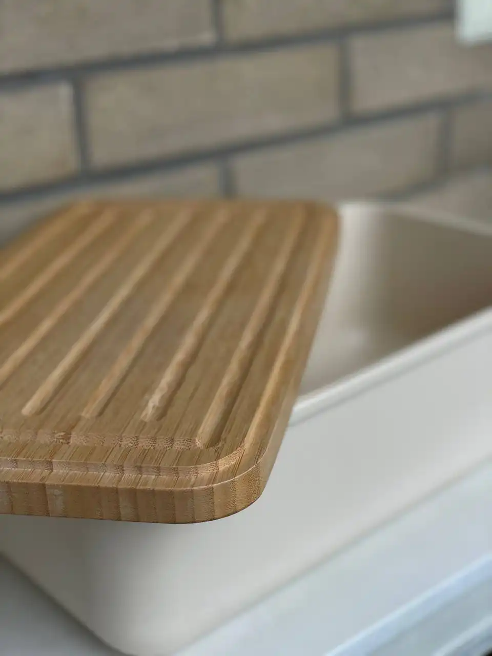 Хлебница с деревянной разделочной доской