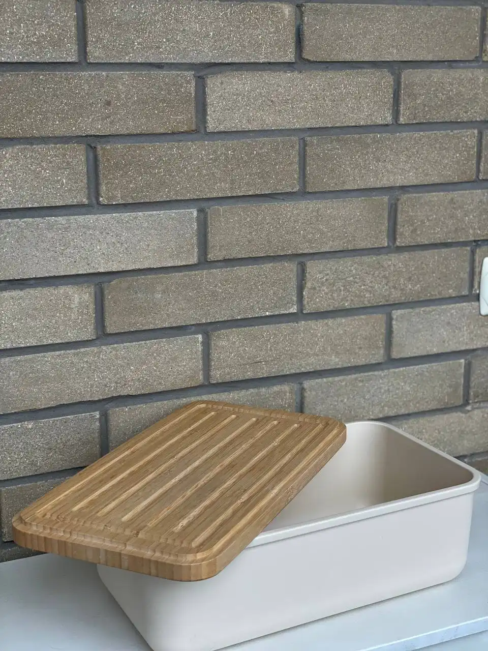 Хлебница с деревянной разделочной доской