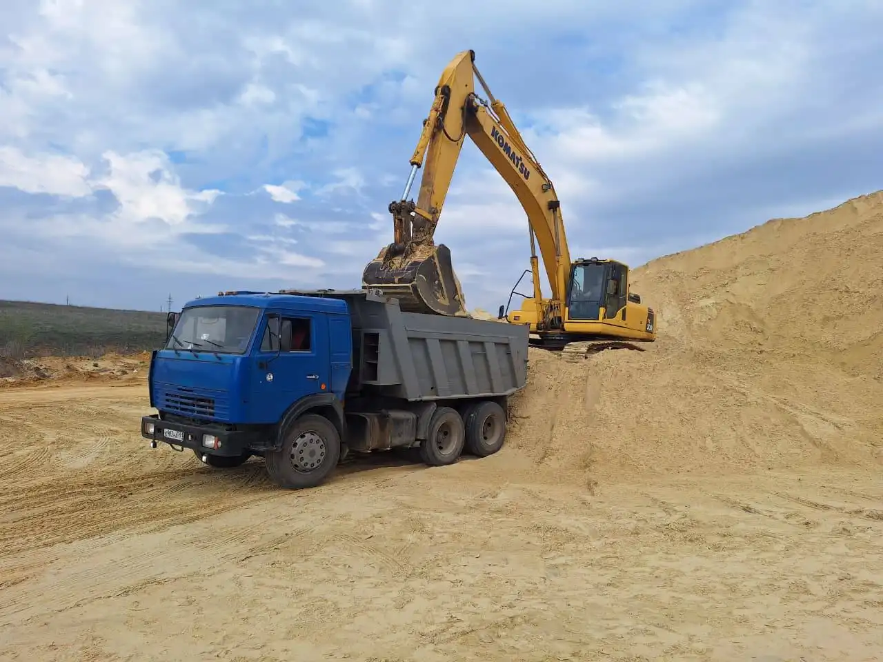 Услуги вывоза мусора и перевозки сыпучих материалов - Вывоз и перевозка материалов (Услуги) в Ростов-на-Дону