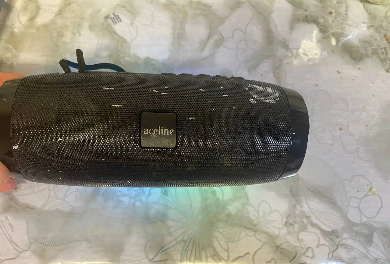 Продам портативную блютуз колонку