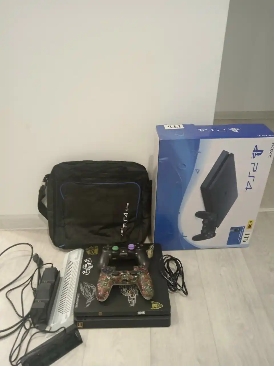 Продам Sony PlayStation 4 Slim 1Tb