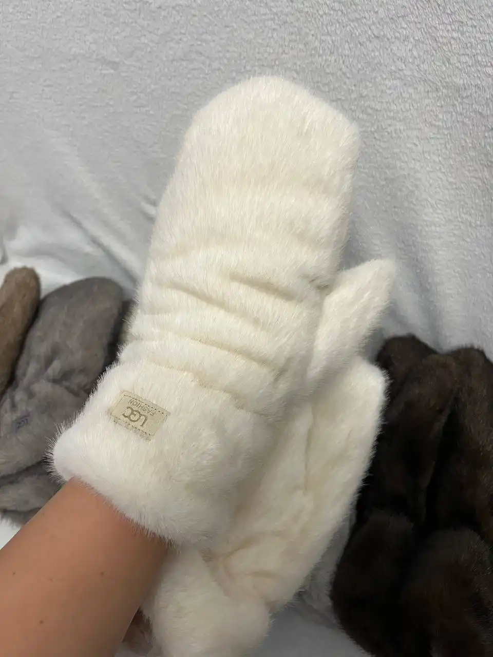 Варежки женские