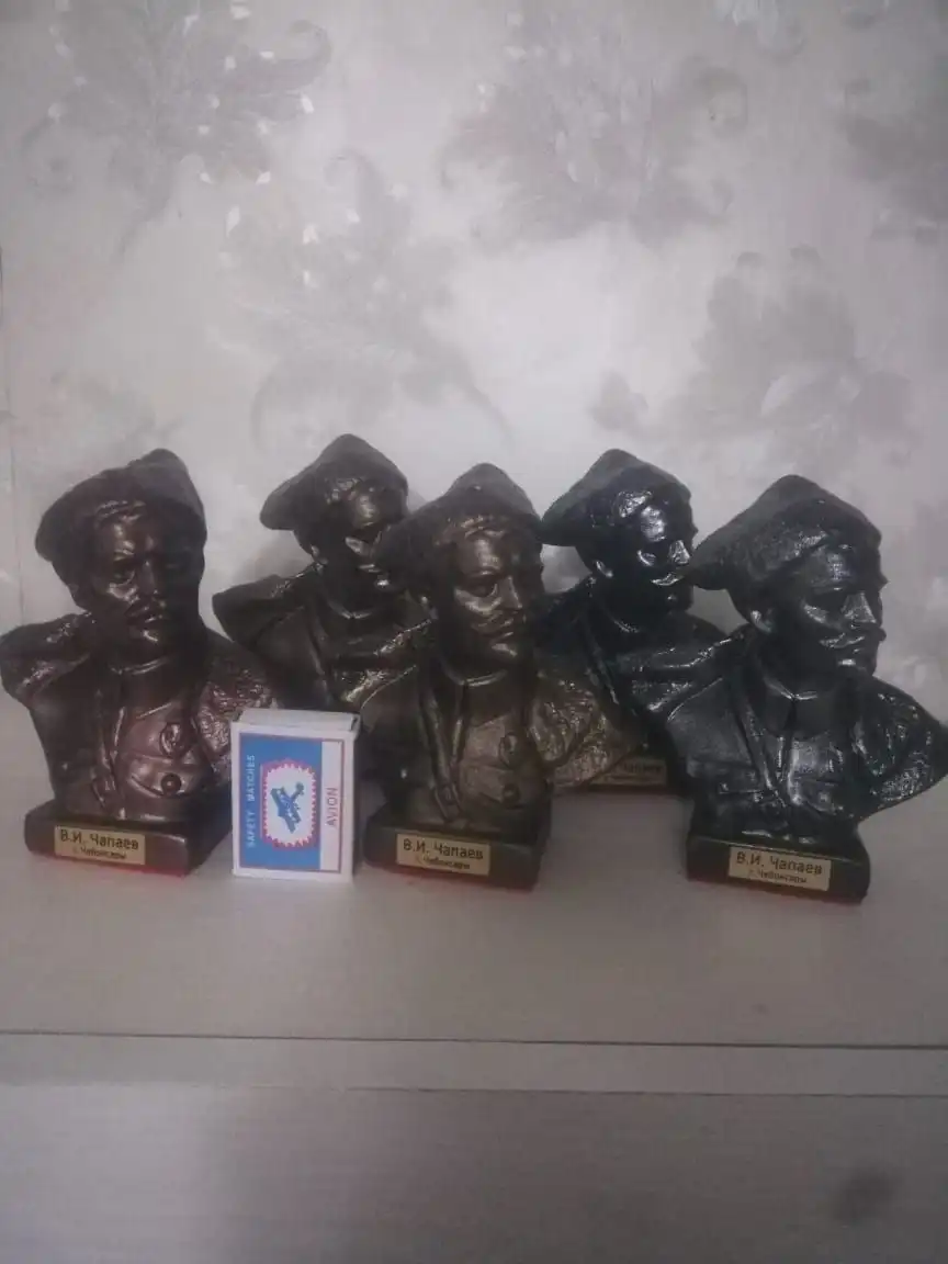 Продажа сувенирных гипсовых бюстов известных личностей