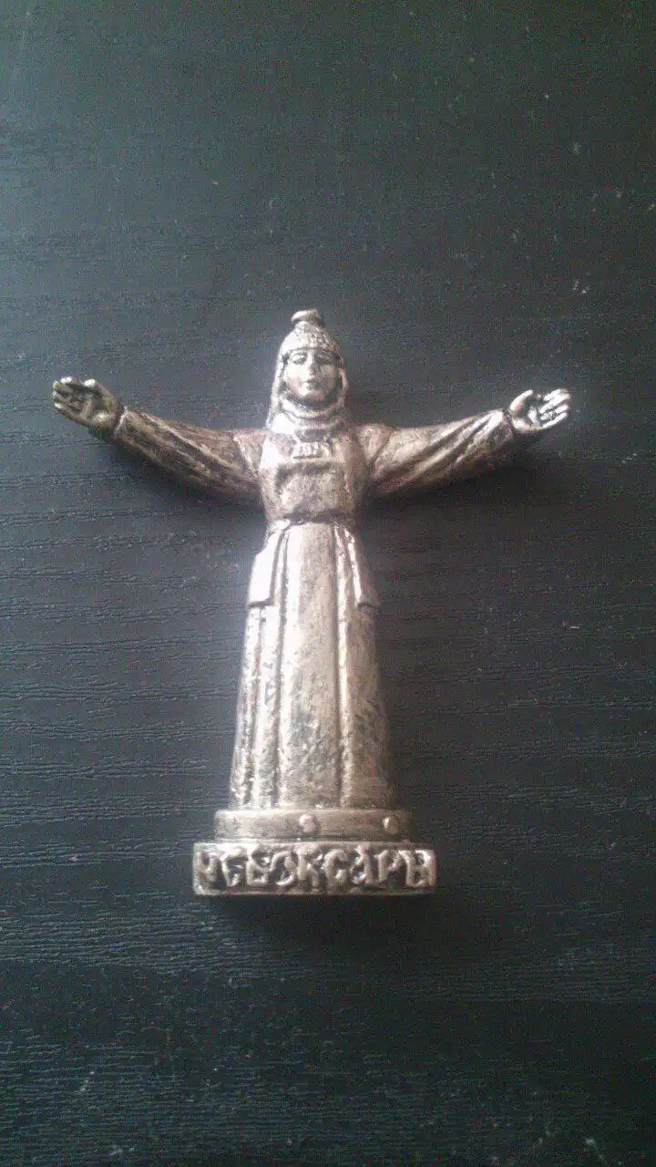 Продажа сувенирных гипсовых бюстов известных личностей