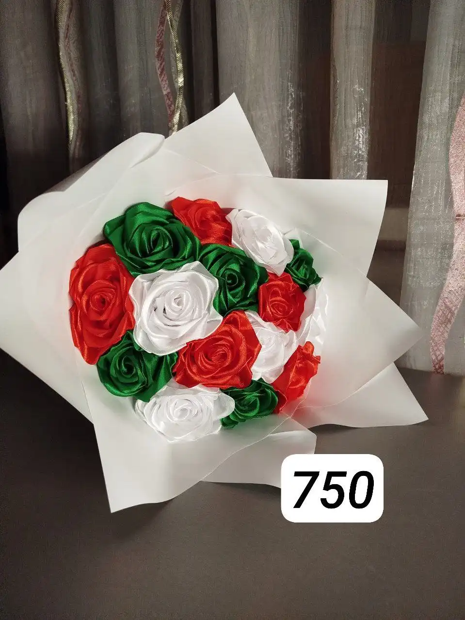 Идеальные букеты из лент – роскошь, которая не увядает