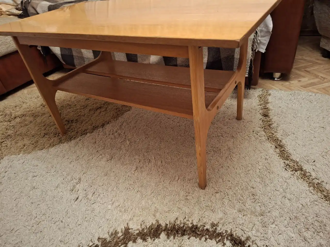 Журнальный столик