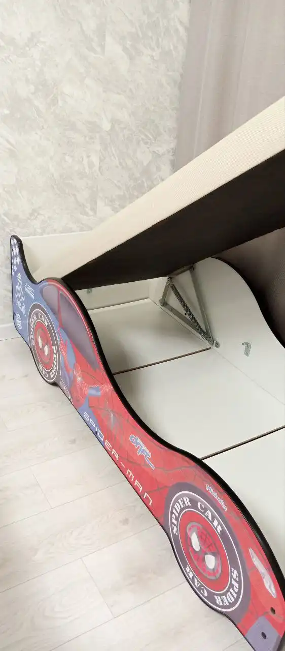 Детская кровать с матрасом, почти новая