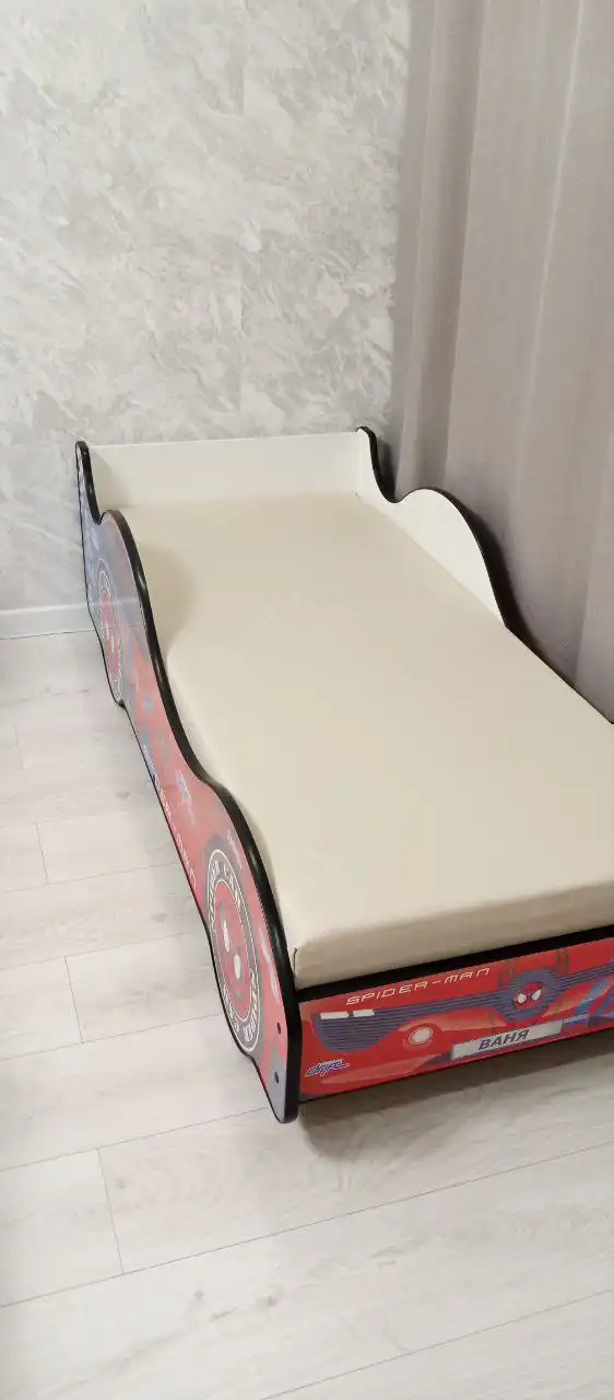 Детская кровать с матрасом, почти новая