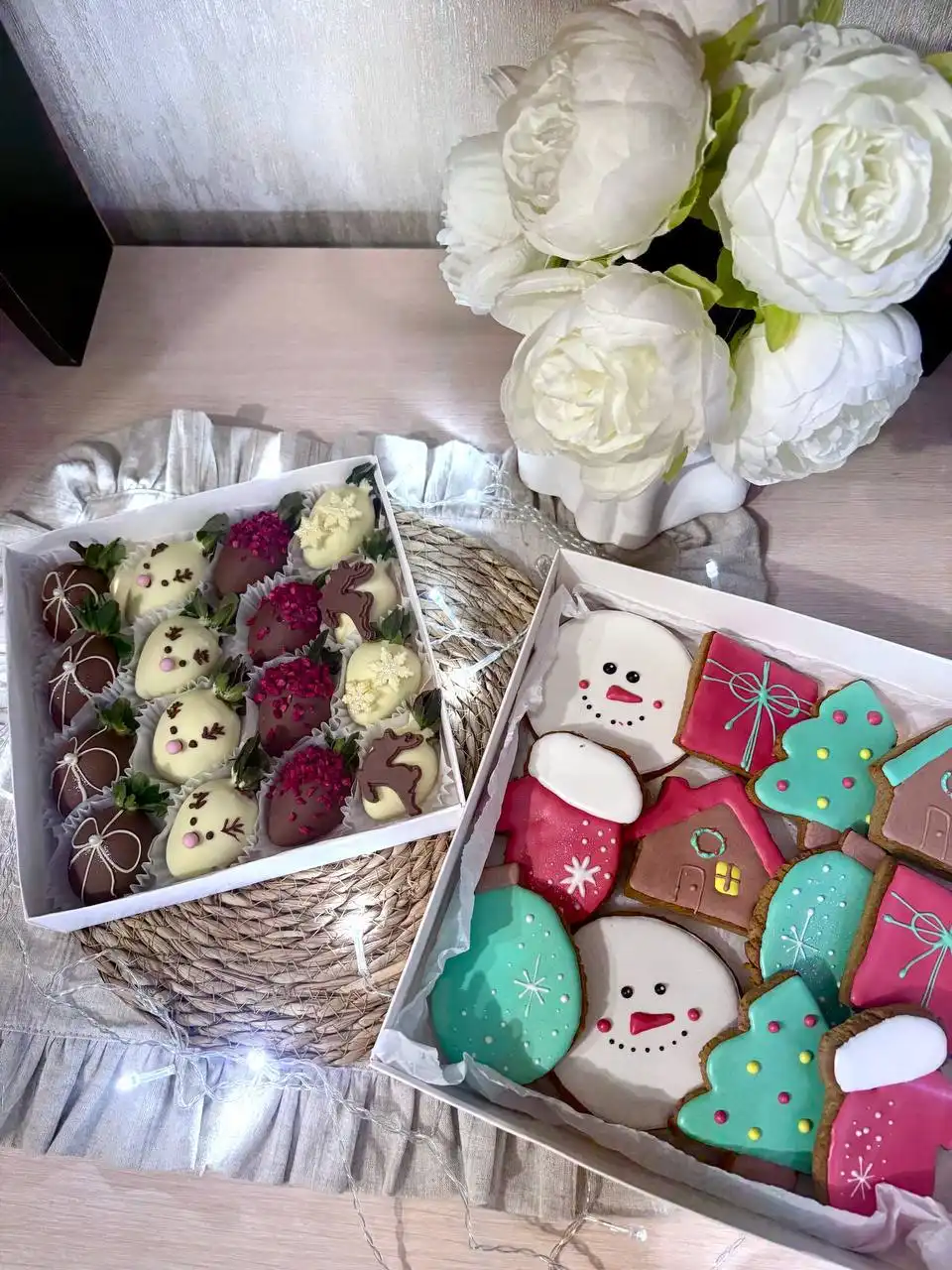 Наборы клубники в шоколаде для новогоднего подарка