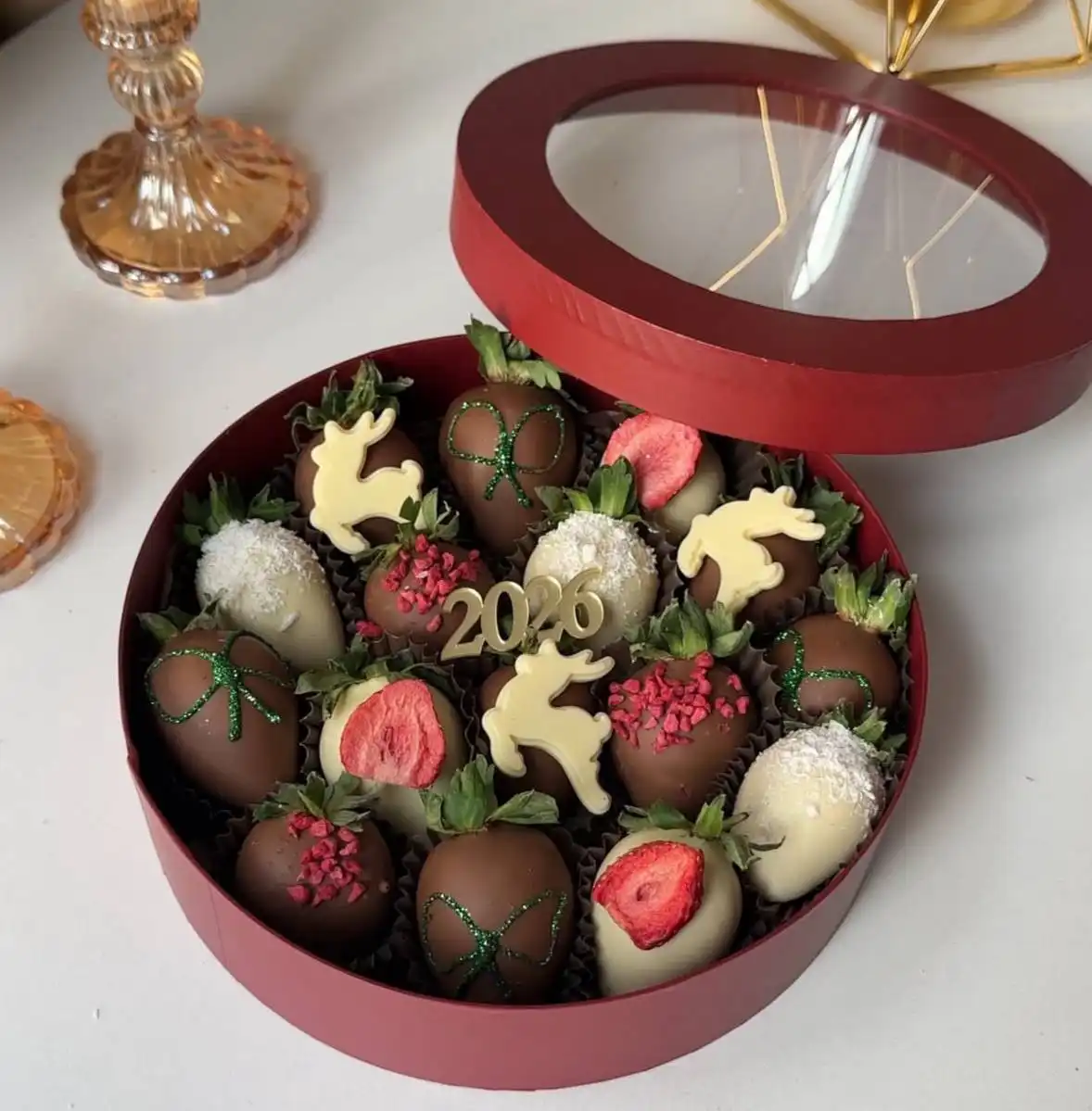 Наборы клубники в шоколаде для новогоднего подарка