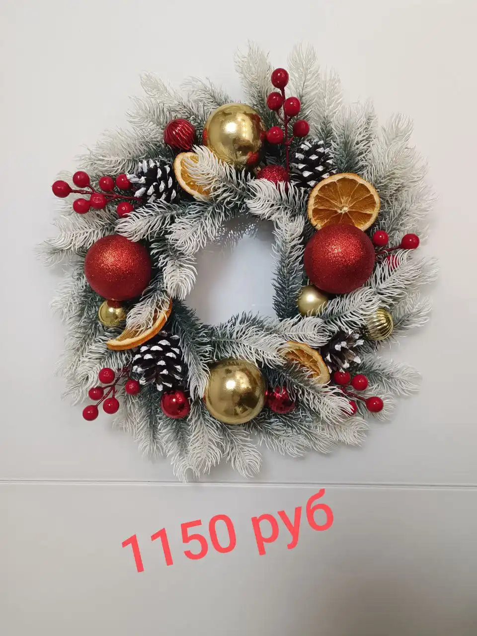 Продажа новогодних венков, подсвечников, ёлок ручной работы