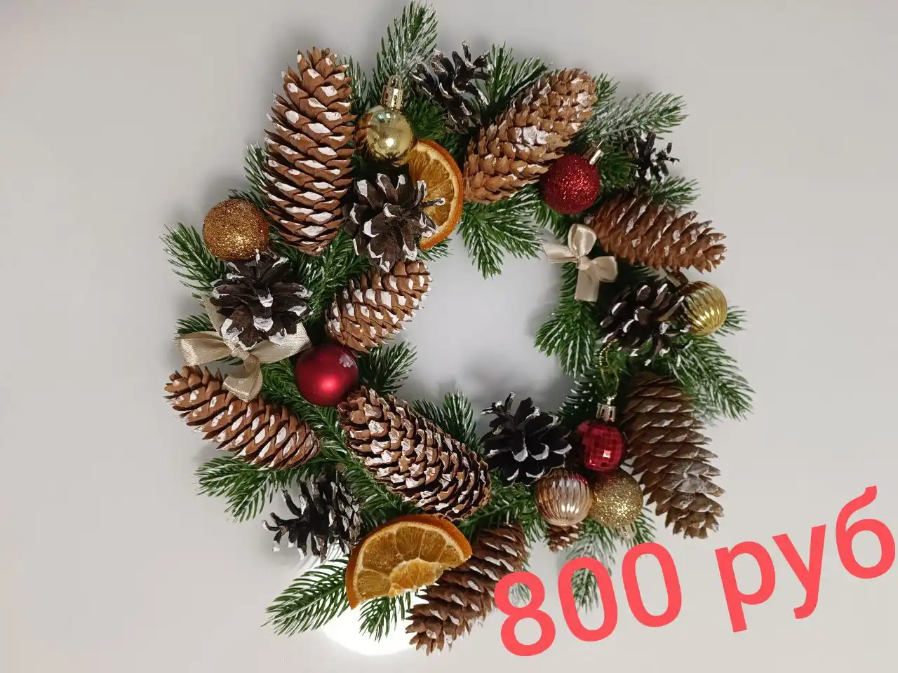 Продажа новогодних венков, подсвечников, ёлок ручной работы