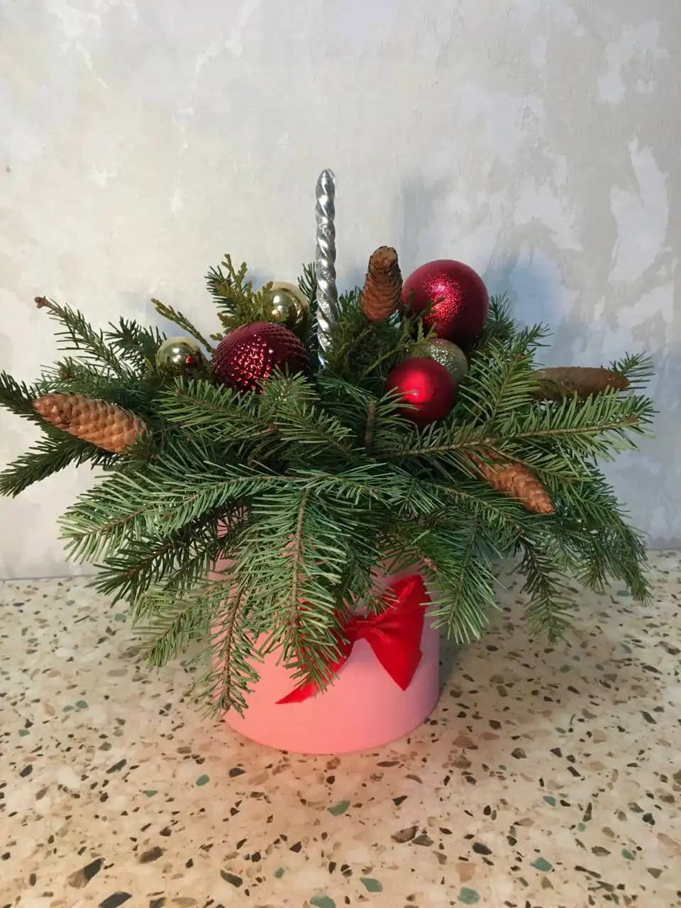 Композиции из живой и искусственной ели