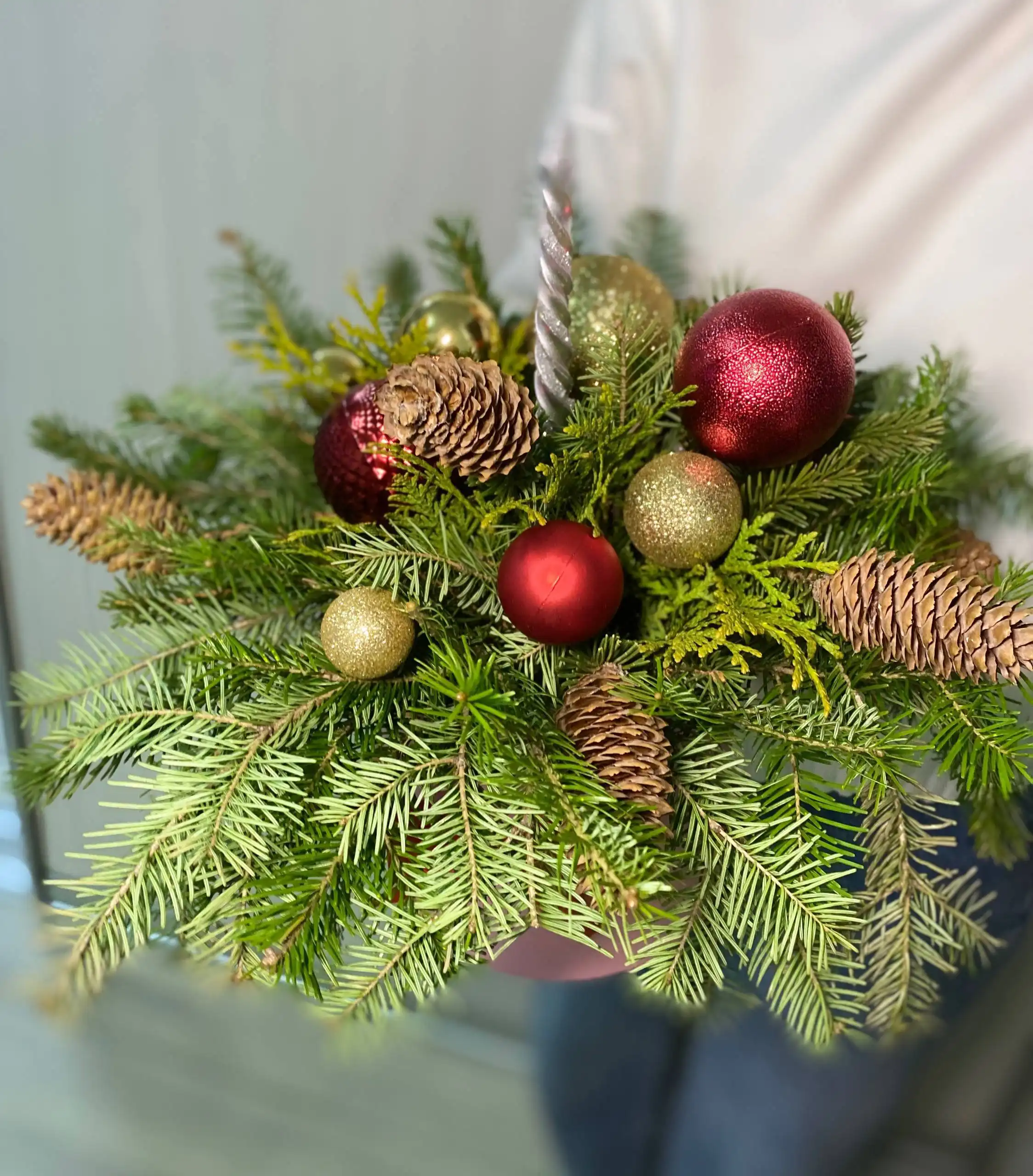 Композиции из живой и искусственной ели