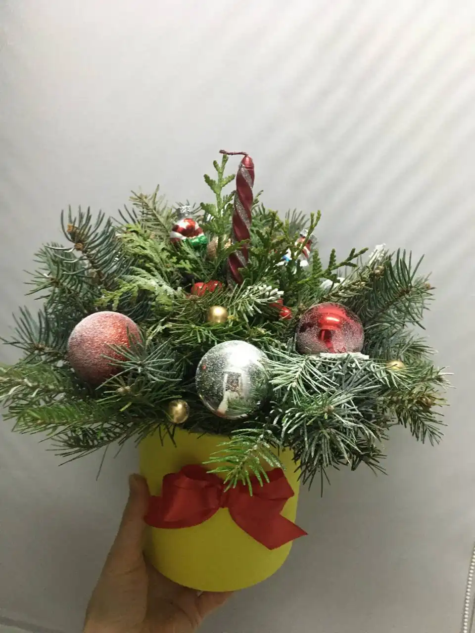 Композиции из живой и искусственной ели