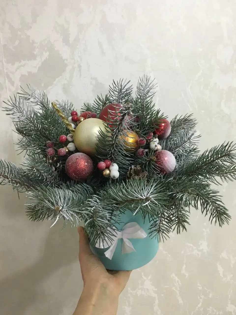 Композиции из живой и искусственной ели