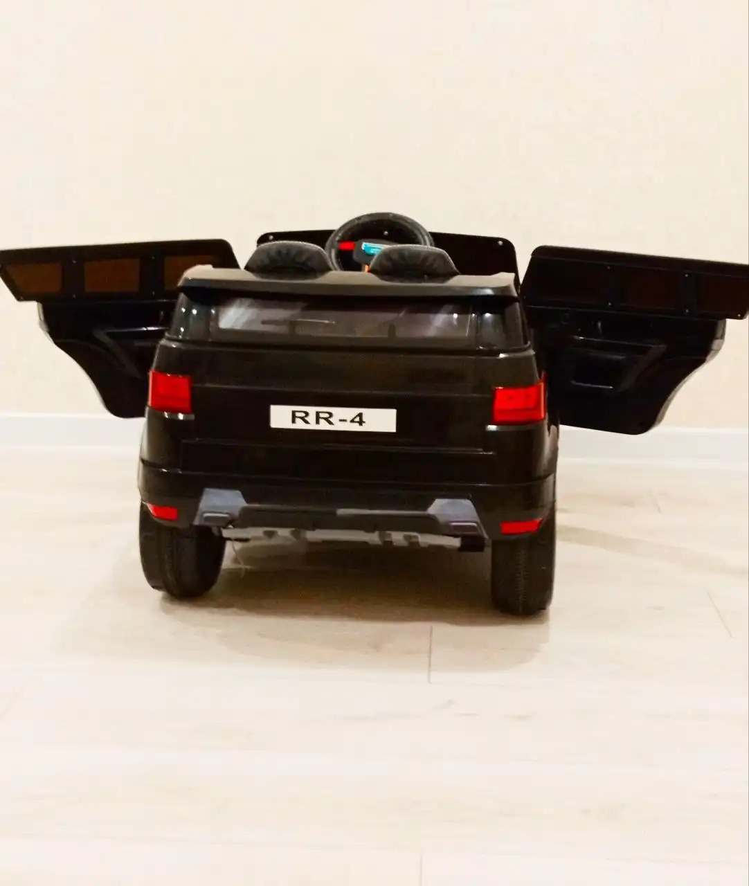 Детская машина с пультом управления в хорошем состоянии - Детские товары (Барахолка) в Чебоксары