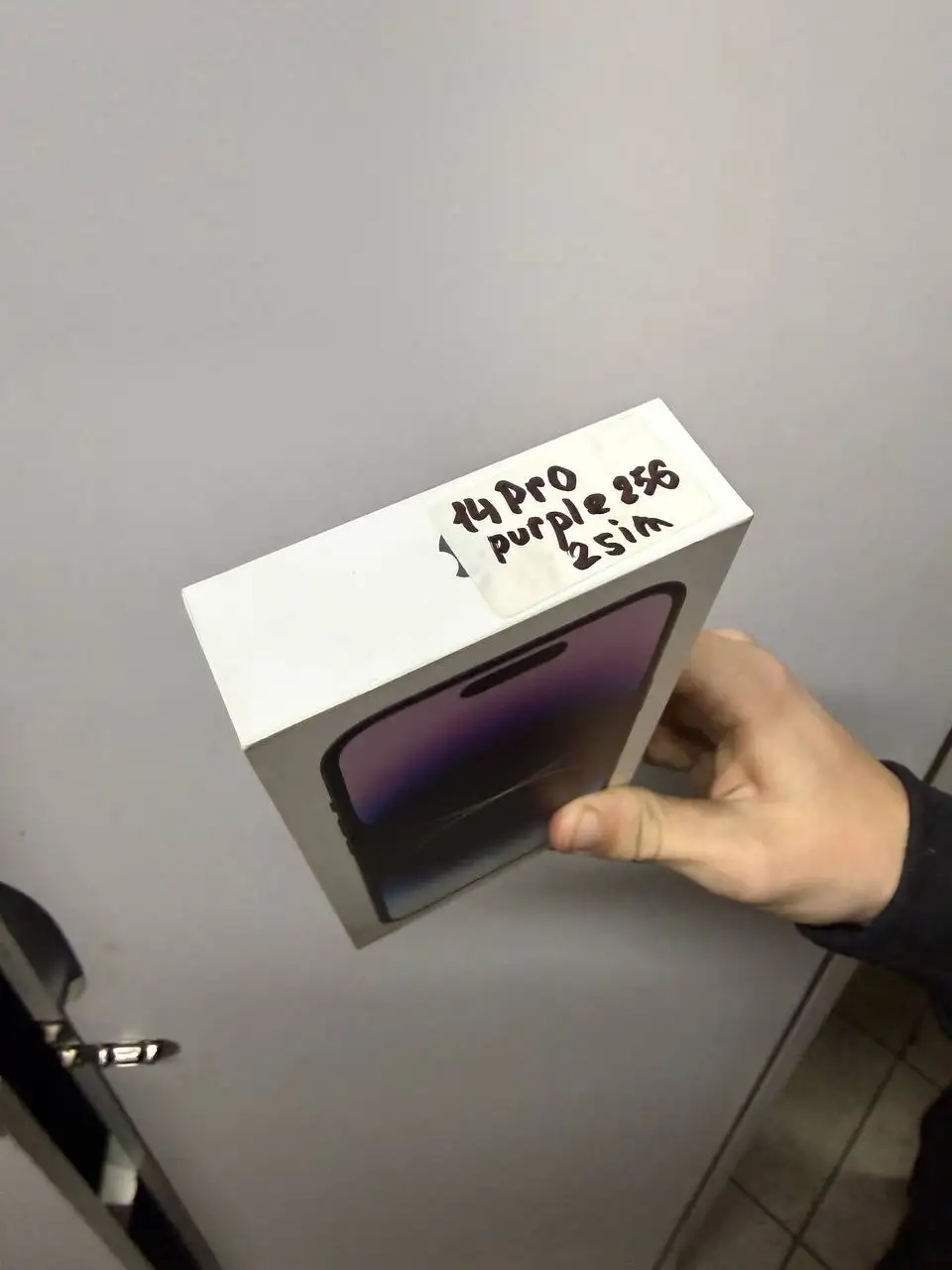 Айфон 14 Pro 256 ГБ с разбитой задней крышкой - Смартфоны (Электроника) в Чебоксары