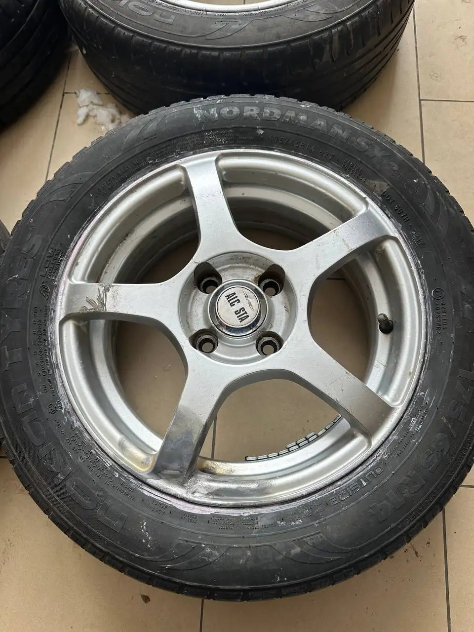 Продам комплект летних колес на литых дисках 175/65 R14 - Шины и диски (Запчасти) в Чебоксары