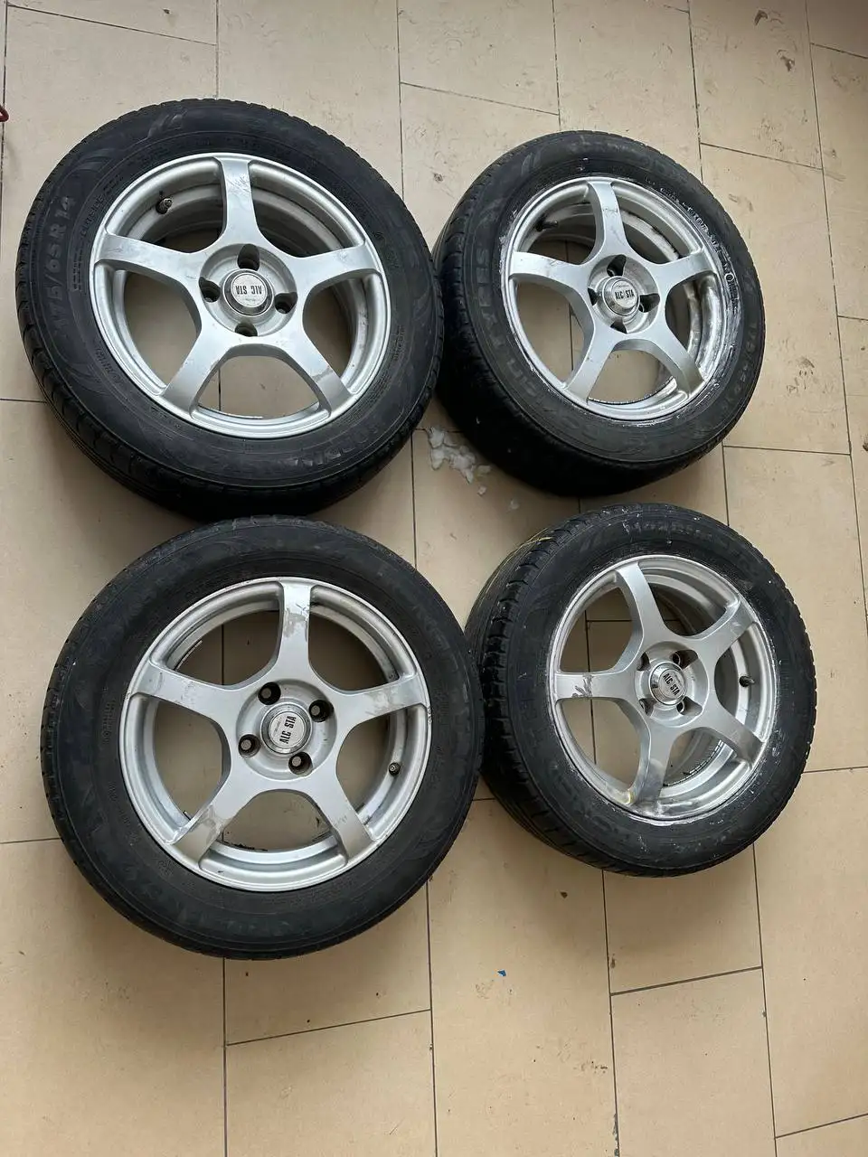 Продам комплект летних колес на литых дисках 175/65 R14 - Шины и диски (Запчасти) в Чебоксары