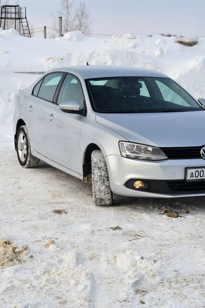 Volkswagen Jetta 2013 года, автомат - Легковые автомобили (Авто) в Канаш