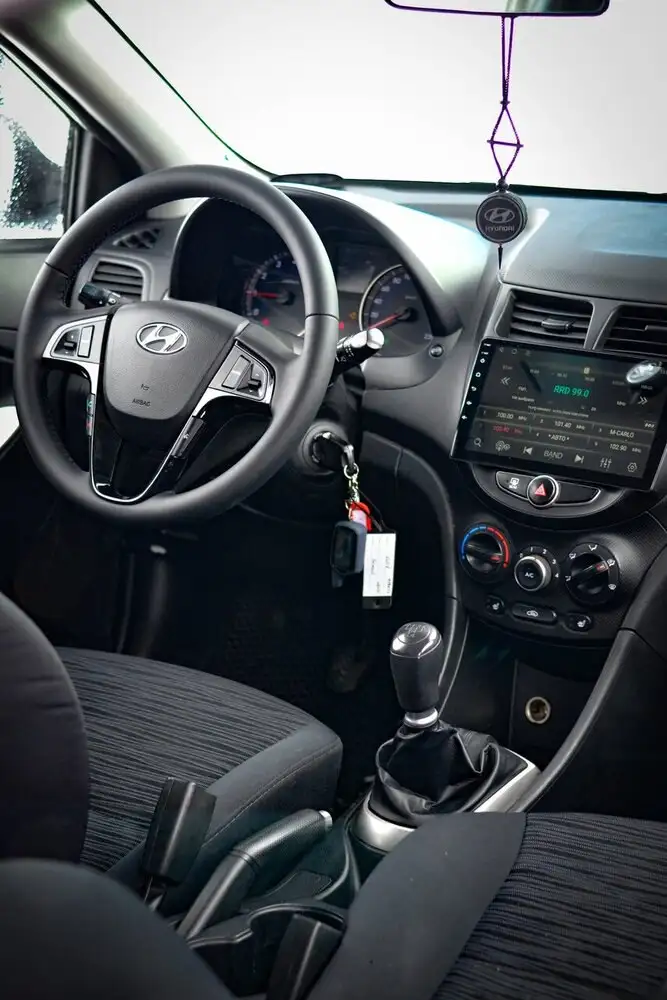 Hyundai Solaris 2015 г.в. рестайлинг, механика 1.4 - Легковые автомобили (Авто) в Канаш