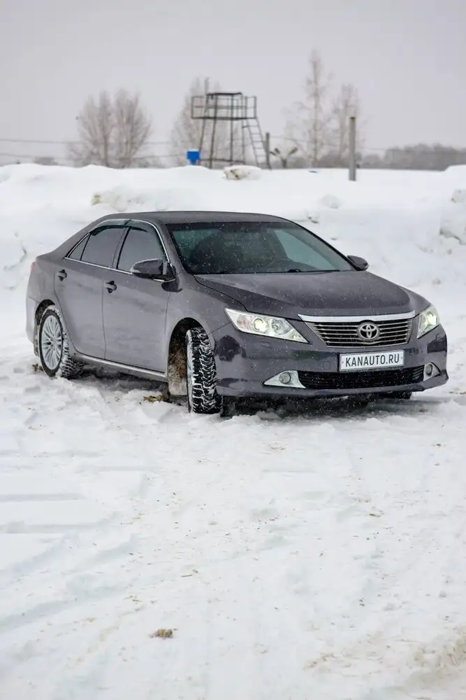 Toyota Camry 2013 года с автоматом и полным оснащением - Легковые автомобили (Авто) в Канаш