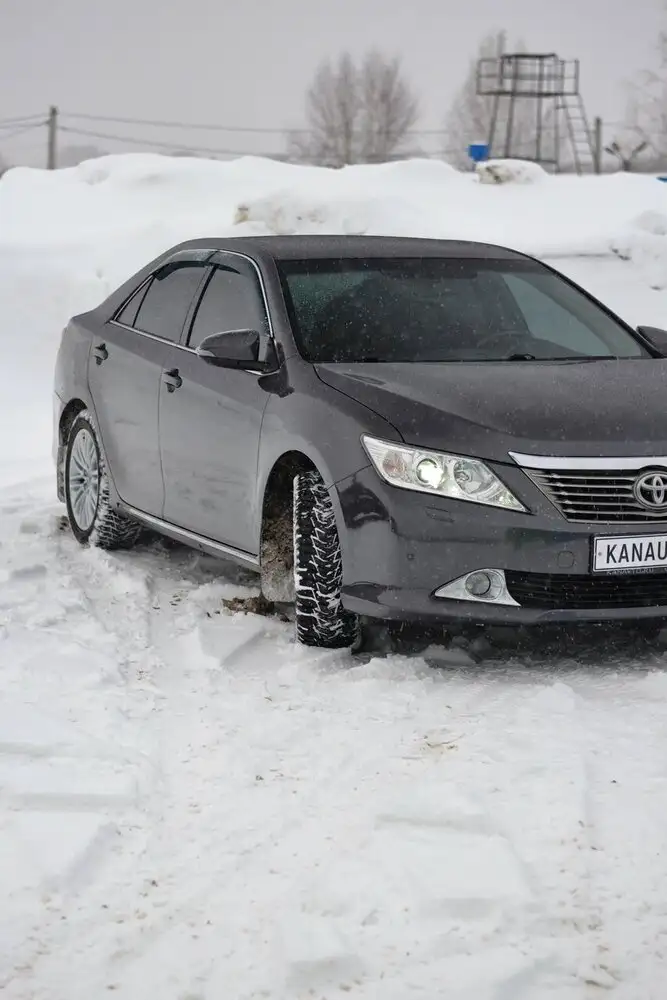 Toyota Camry 2013 года с автоматом и полным оснащением - Легковые автомобили (Авто) в Канаш