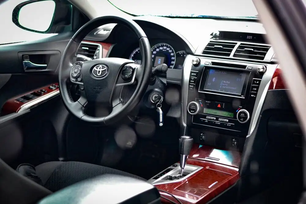 Toyota Camry 2013 года с автоматом и полным оснащением - Легковые автомобили (Авто) в Канаш