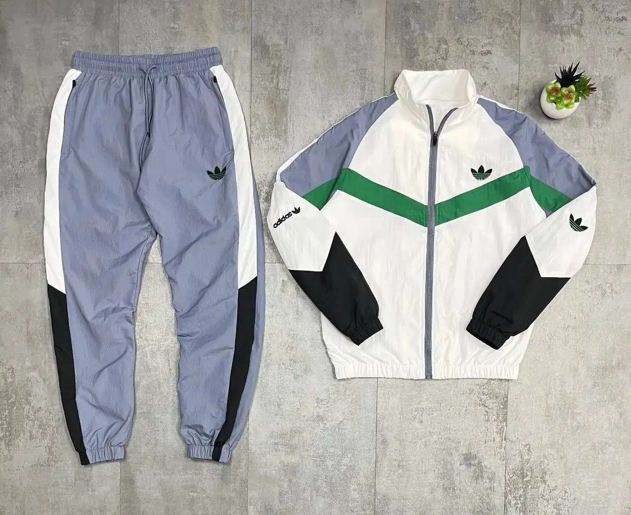 Продам спортивки adidas - Спортивная одежда (Одежда) в Чебоксары