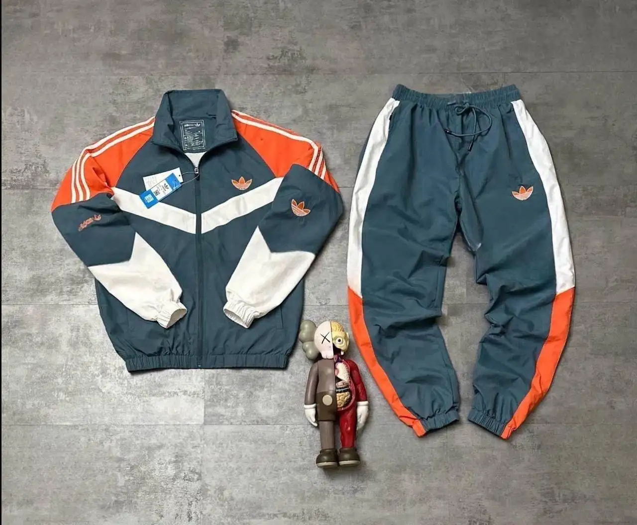 Продам спортивки adidas - Спортивная одежда (Одежда) в Чебоксары