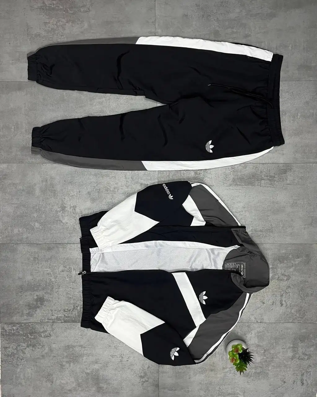 Продам спортивки adidas - Спортивная одежда (Одежда) в Чебоксары