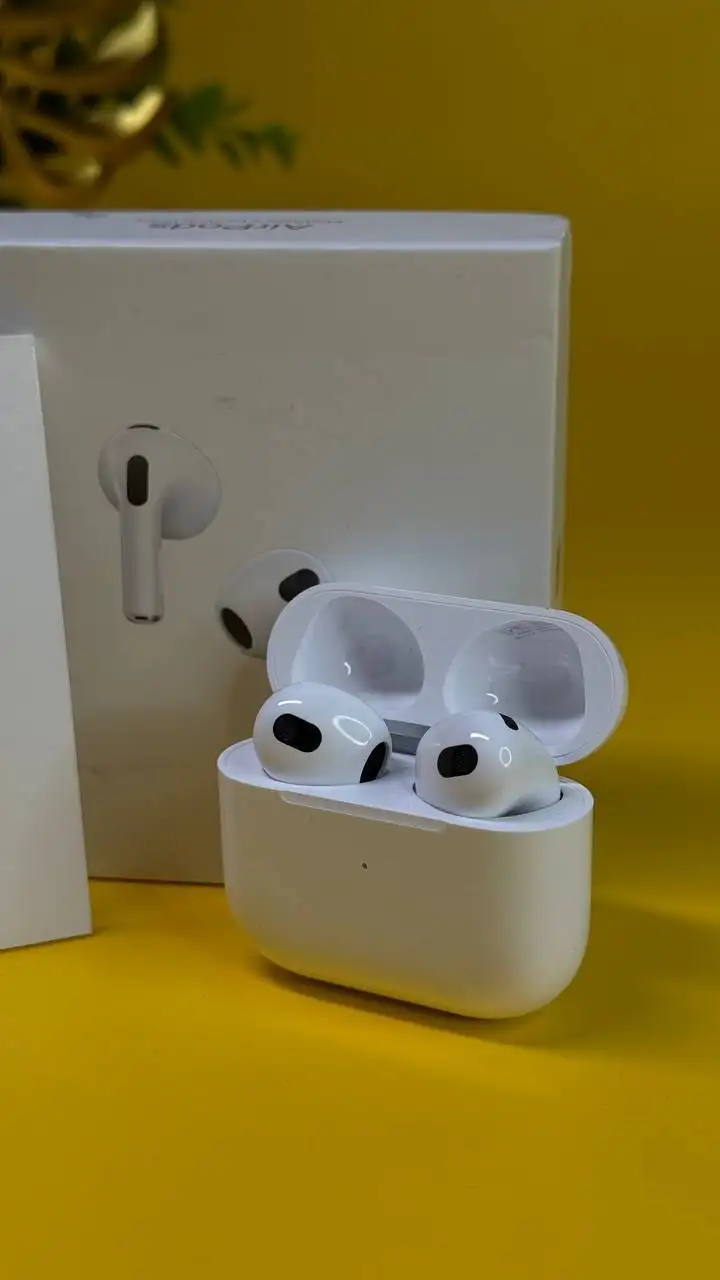Продажа наушников Apple AirPods 4 с шумоподавлением - Наушники (Электроника) в Чебоксары