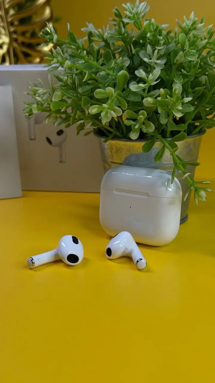 Продажа наушников Apple AirPods 4 с шумоподавлением - Наушники (Электроника) в Чебоксары