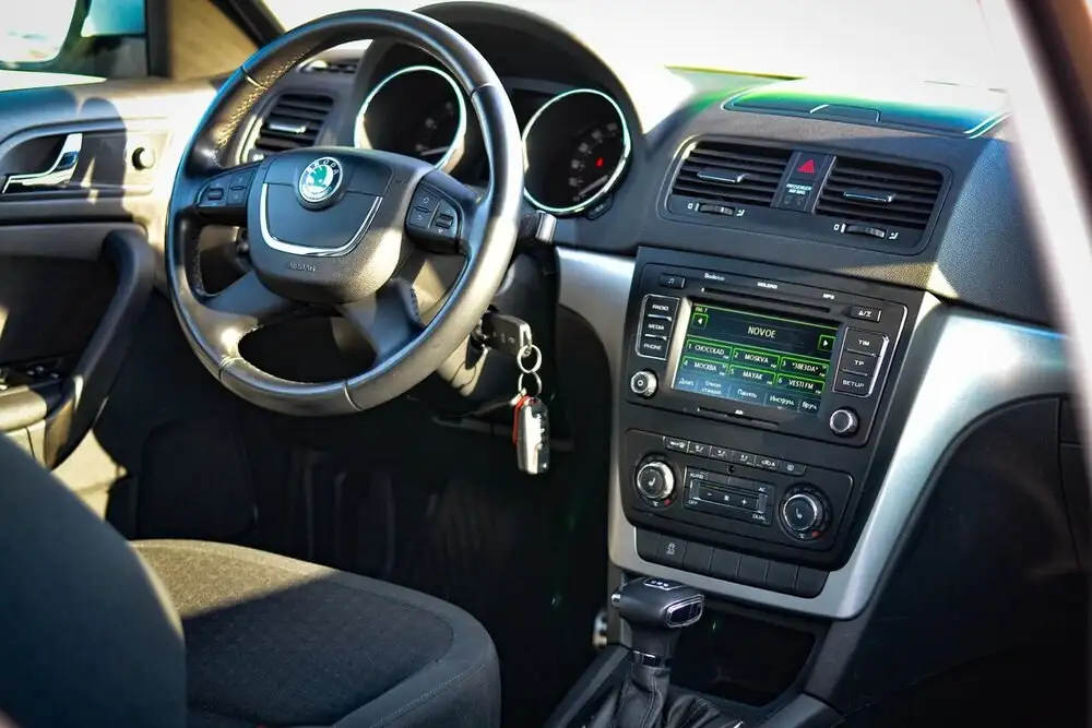 Skoda Yeti 2012 года с богатой комплектацией - Легковые автомобили (Авто) в Канаш