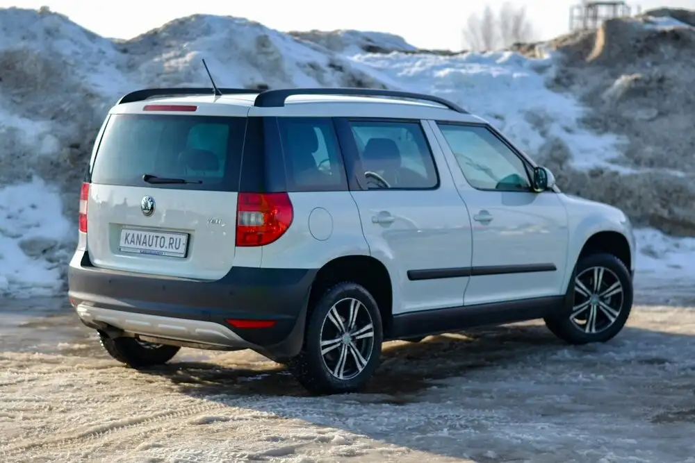 Skoda Yeti 2012 года с богатой комплектацией - Легковые автомобили (Авто) в Канаш