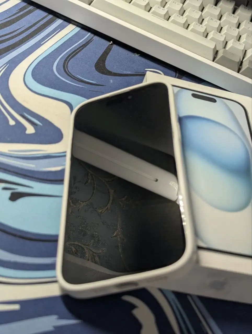 Продам iPhone 13 и iPhone 15 128ГБ - Смартфоны и телефоны (Электроника) в Чебоксары